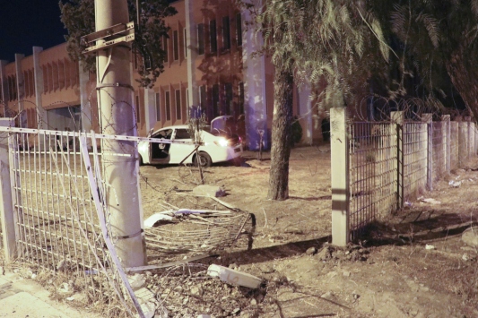 İzmirde bir kişinin 250 bin lirasını çaldıktan sonra kaza yapan 3 şüpheliden 1i yakalandı