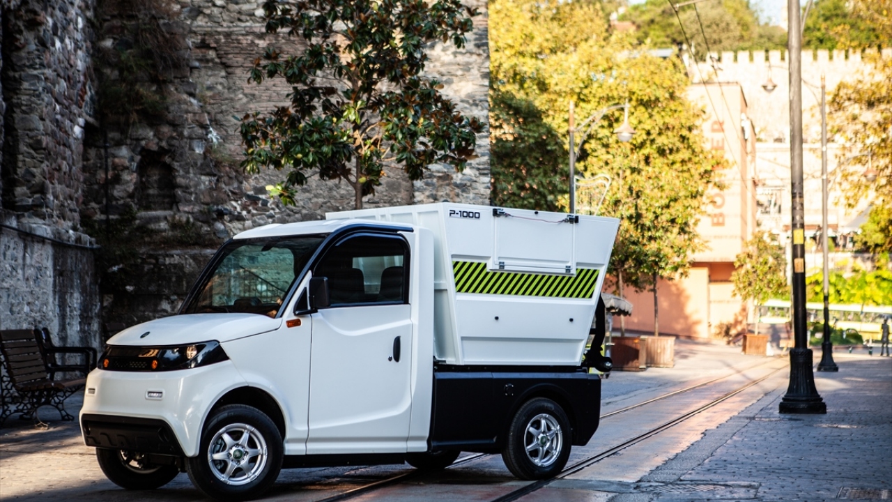 Türkiye`nin yanı sıra AB ülkeleri ile ABD`de satılabilmesi ve trafiğe çıkabilmesi için gerekli olan evrak işlemleri tamamlanan araçla ilgili birçok firma şimdiden ön anlaşma imzaladı.