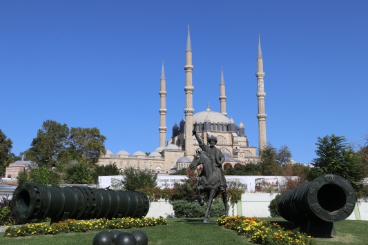 Selimiyeyi ziyaret eden turistler Kovid-19 tedbirlerinden memnun