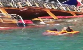 Halfeti'de tur teknesi battı, 26 yolcu kurtarıldı