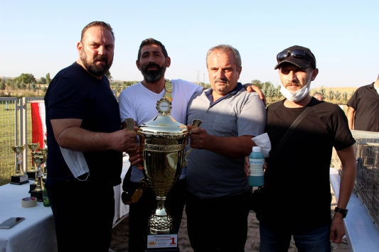 En hızlı güvercinin sahibine "altın kemer" armağan edildi
