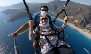 100 yaşında yamaç paraşütüyle atladı