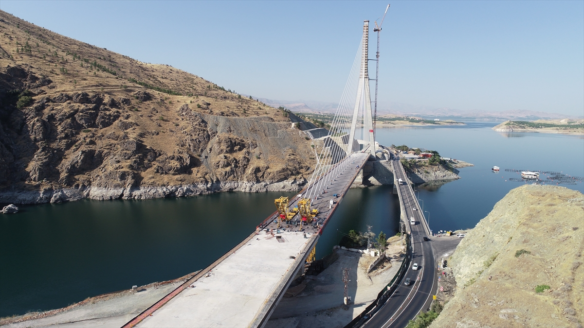 Yeni Kömürhan Köprüsü�nün iki yakası birleşti TRT Haber Foto Galeri