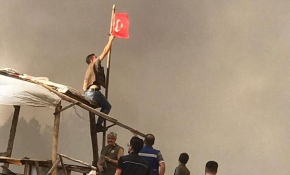 Bayrağı alevlere teslim etmediler