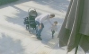 Kocaeli’de küçücük çocuğa şiddet kamerada