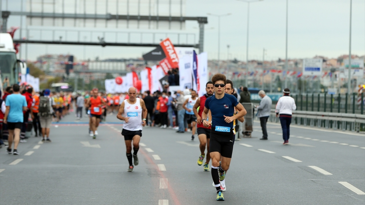 Yollar trafiğe kapatıldı 