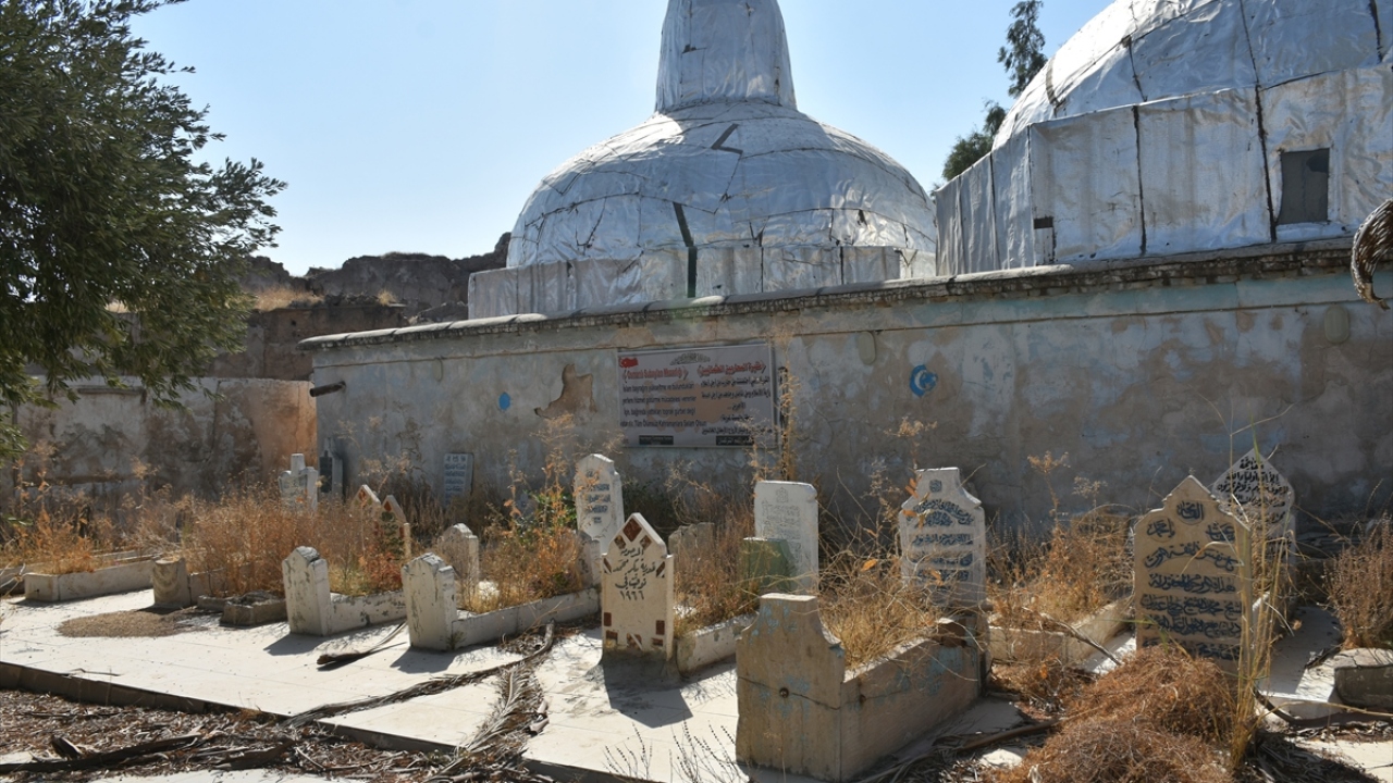 Atatürk`ün okul arkadaşı da bu şehitlikte