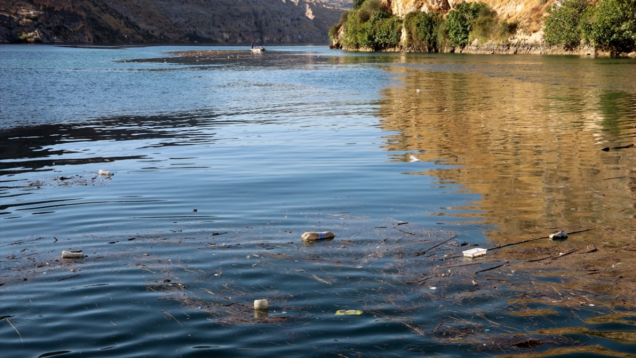 Peltek, proje kapsamında Avrupa Birliği`nin desteğiyle ilçenin sahilinde ve su içerisinde temizlik çalışması başlattıklarını anlattı.