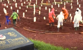 Endonezya'da maske takmayanlara mezar kazma cezası