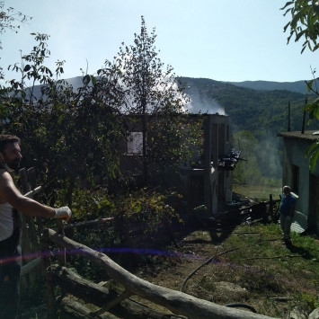 Kastamonuda köyde çıkan yangında 2 ev ve bir ambar yandı