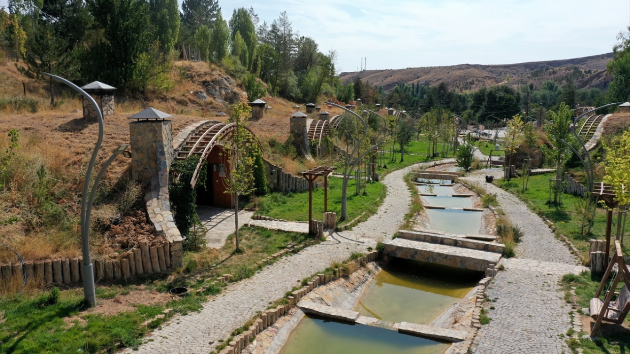 Sivas�ın &quot;Hobbit evleri&quot; pandemi sürecinde ilgi görüyor TRT Haber