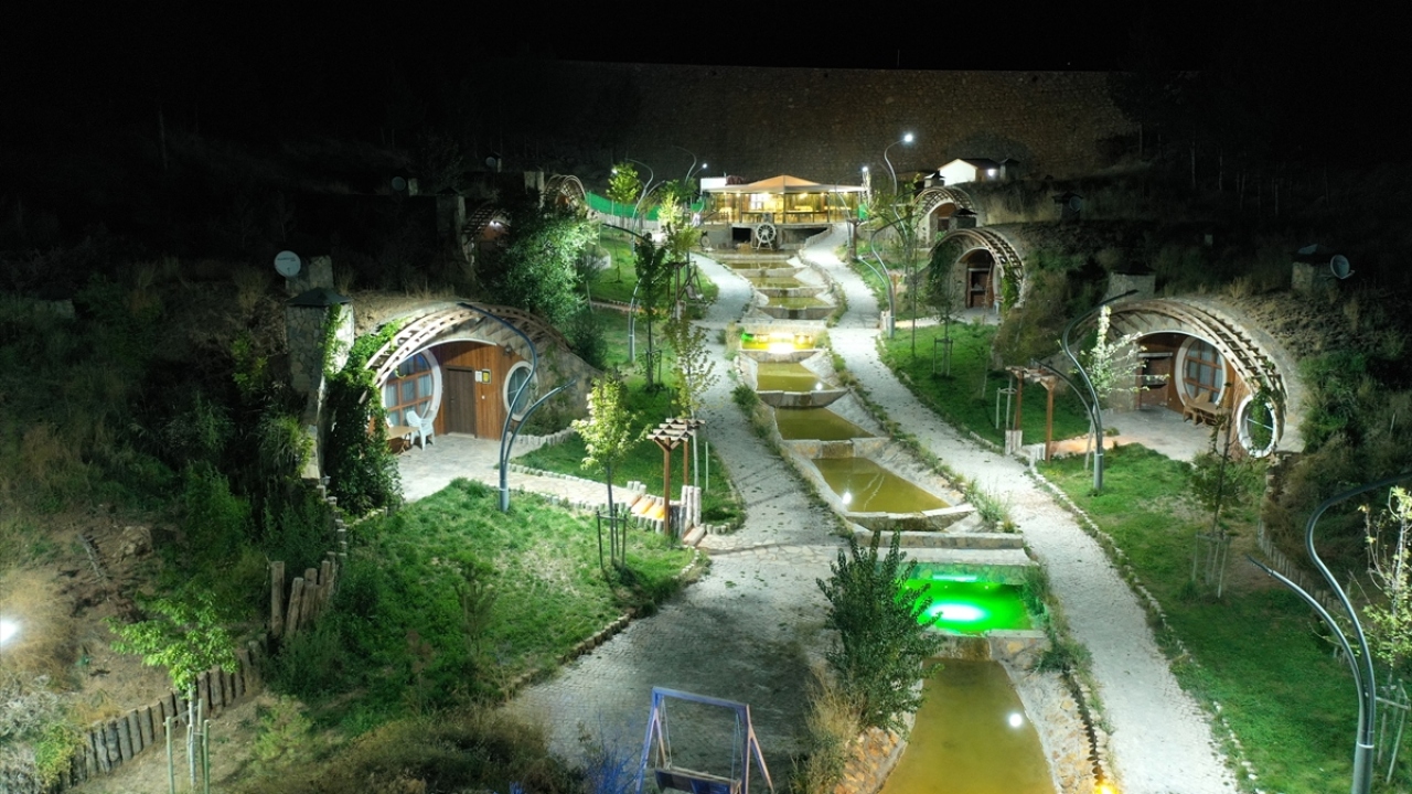 Sivas�ın &quot;Hobbit evleri&quot; pandemi sürecinde ilgi görüyor TRT Haber