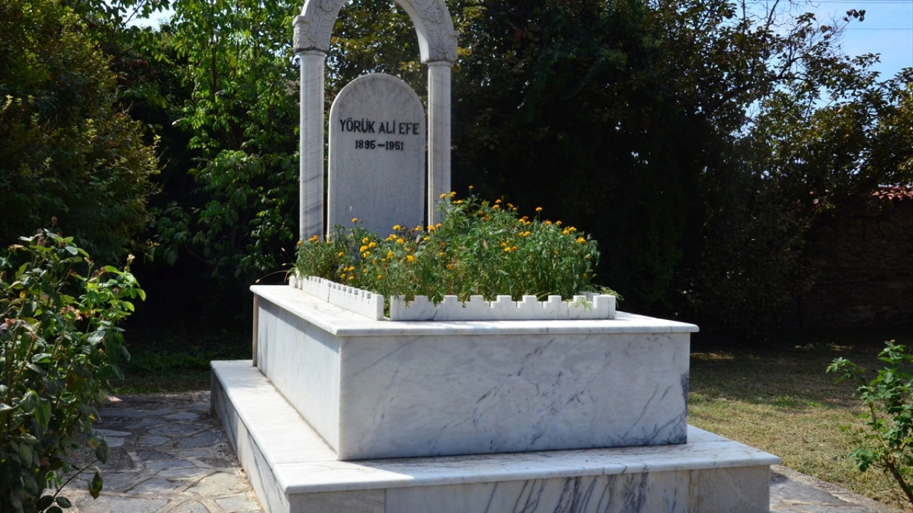 İzmir`de 1951`de geçirdiği tramvay kazasında bacaklarını kaybeden Yörük Ali Efe, tedavi için gittiği Bursa`da 23 Eylül 1951`de hayatını kaybetti.