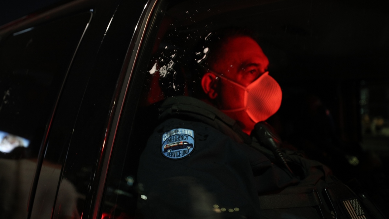 Güvenlik güçleri yürüyüş sırasında önlem aldı.