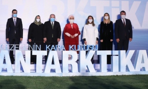 "Gezegenin Kara Kutusu: Antarktika" belgeselinin ilk gösterimi Beştepe'de yapıldı