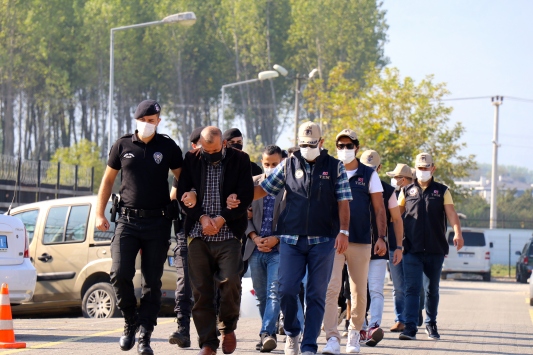 Düzcede DEAŞ operasyonunda yabancı uyruklu 6 kişi yakalandı