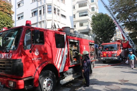 Kadıköyde lokantada çıkan yangın söndürüldü