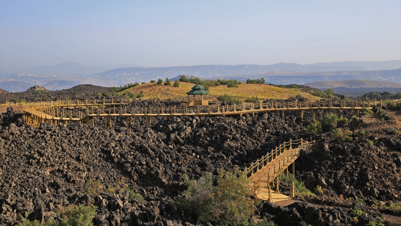 Kula-Salihli UNESCO Global Jeoparkı Koordinatörü ve Akdeniz Üniversitesi Coğrafya Bölümü Öğretim Üyesi Prof. Dr. Tuncer Demir, sempozyumun, jeoparkın tanıtımı açısından eşsiz bir fırsat olduğuna dikkati çekti.