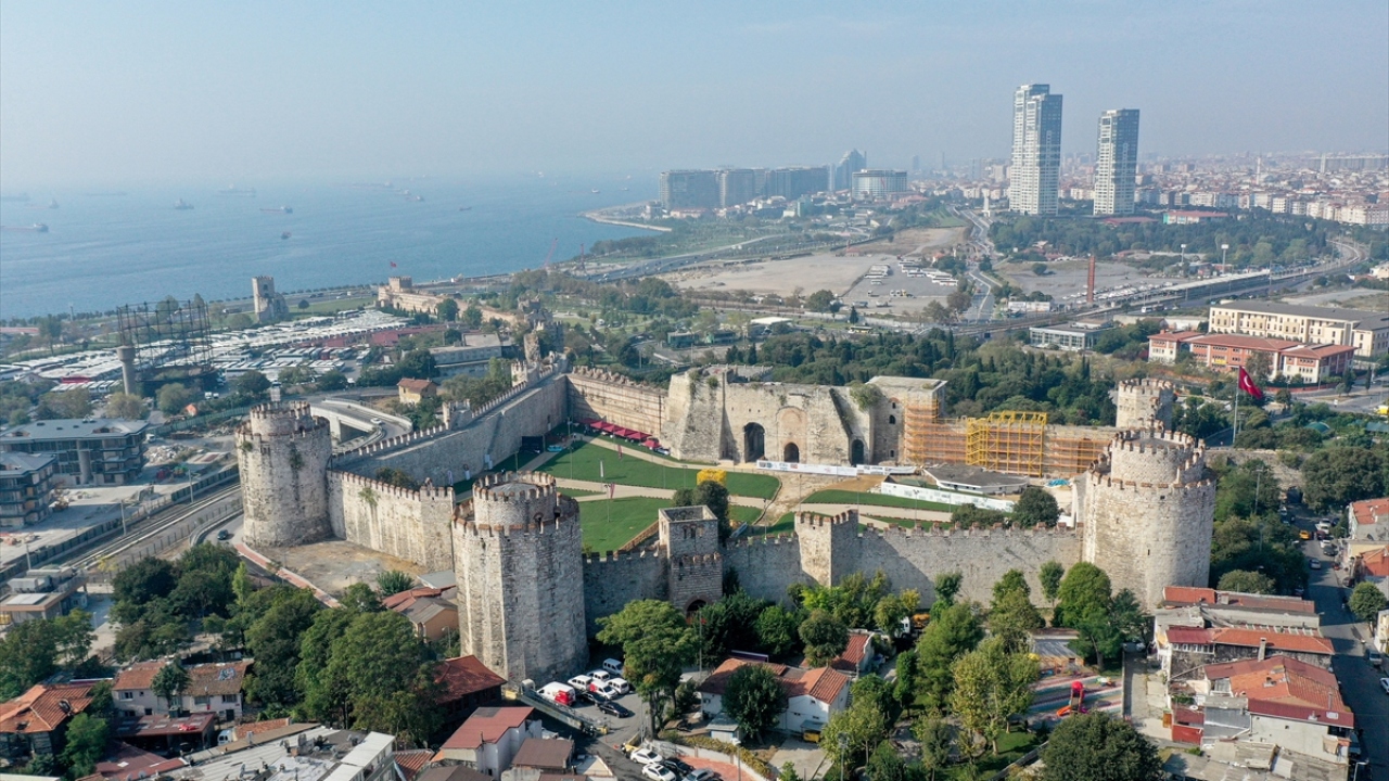 Türkiye`nin ve dünyanın en eski açık hava müzelerinden biri olan hisarda devam eden restorasyon çalışmalarına ilişkin bilgilendirme toplantısı düzenlendi.