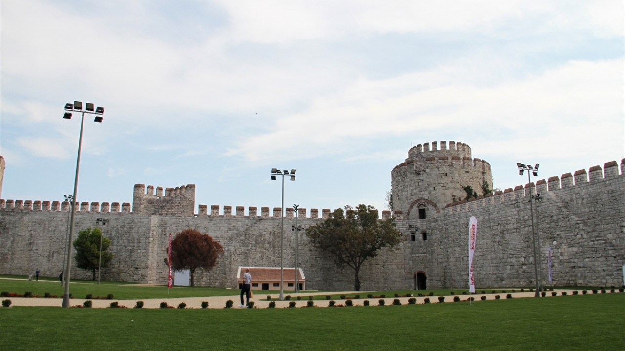 Yedikule Hisarı`nda uluslararası düzeyde bir sanat galerisi Yedikule`de izi olan önemli şahsiyetlerin hikayelerinin anlatılacağı bir müze de yer alacak.