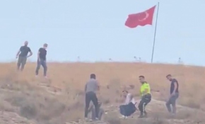 Şanlıurfa'da Türk bayrağını indirmeye çalışan kişi gözaltına alındı