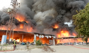 Tokat'ta AVM'de korkutan yangın
