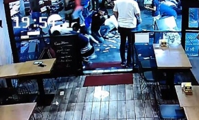 Ortağına sinirlendi, binlerce lirayı pencereden savurdu