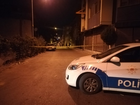 İzmirde komşular arasında çıkan kavgada biri ağır iki kişi yaralandı