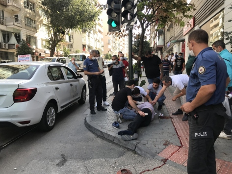 Bursada dolmuşun çarptığı yaya ağır yaralandı