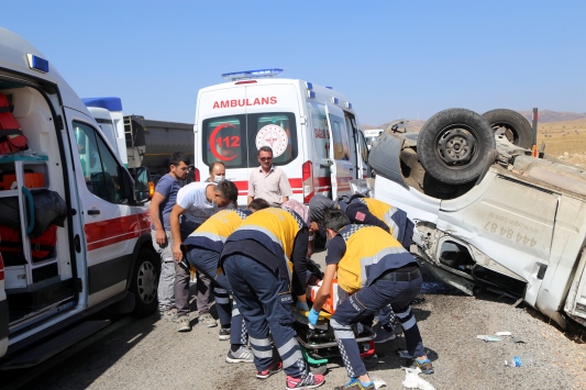 Sivasta kamyonet devrildi: 1 ölü, 1 yaralı