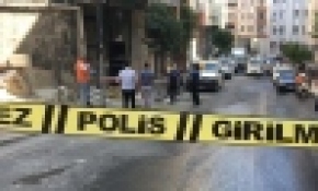 İstanbul'da bir iş yerindeki patlama anı kamerada