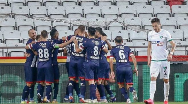 Antalyada 3 puan tek golle geldi
