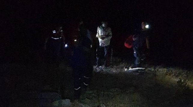 İzmirde dağda mahsur kalan 3 kişiyi AFAD kurtardı