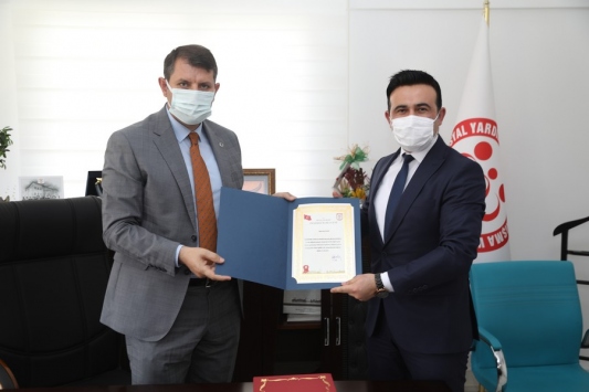 Sivas Valisi Ayhan pandemide görev alan SYDV personeline teşekkür belgesi verdi