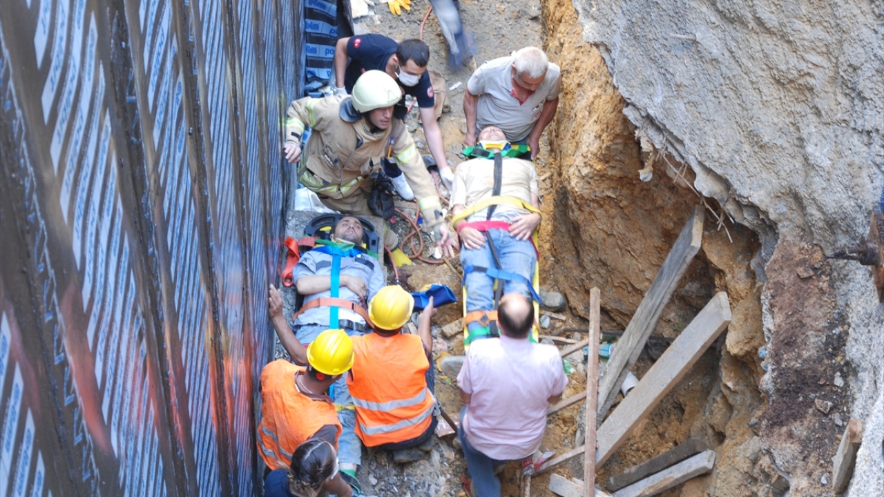 Bir işçinin hayati tehlikesinin bulunduğu belirtildi.