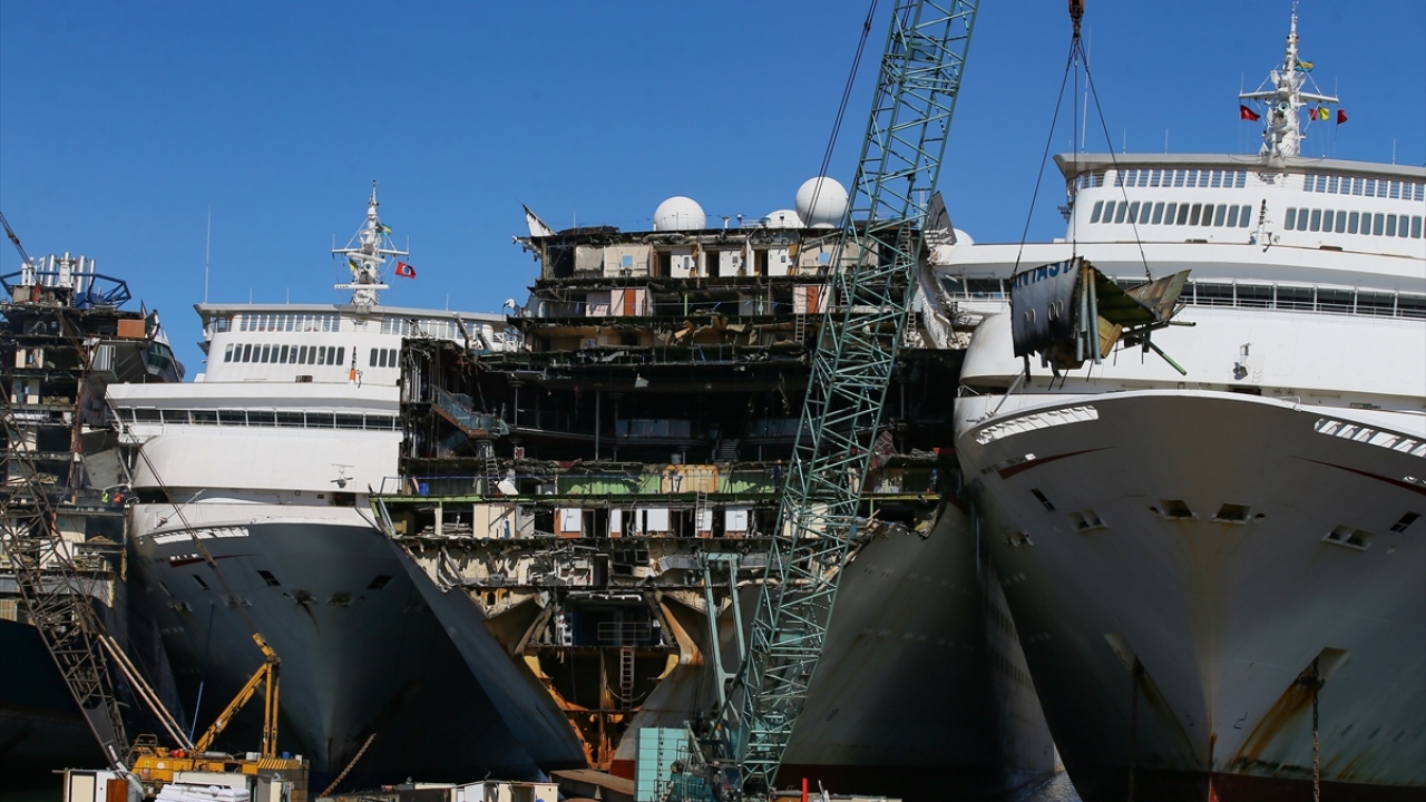 Kurulduğu 1976 yılında küçük gemilerin sökümünün yapıldığı tersanelerde şimdilerde dünyanın önde gelen armatörleri, gemilerini söktürmek için sıraya giriyor.