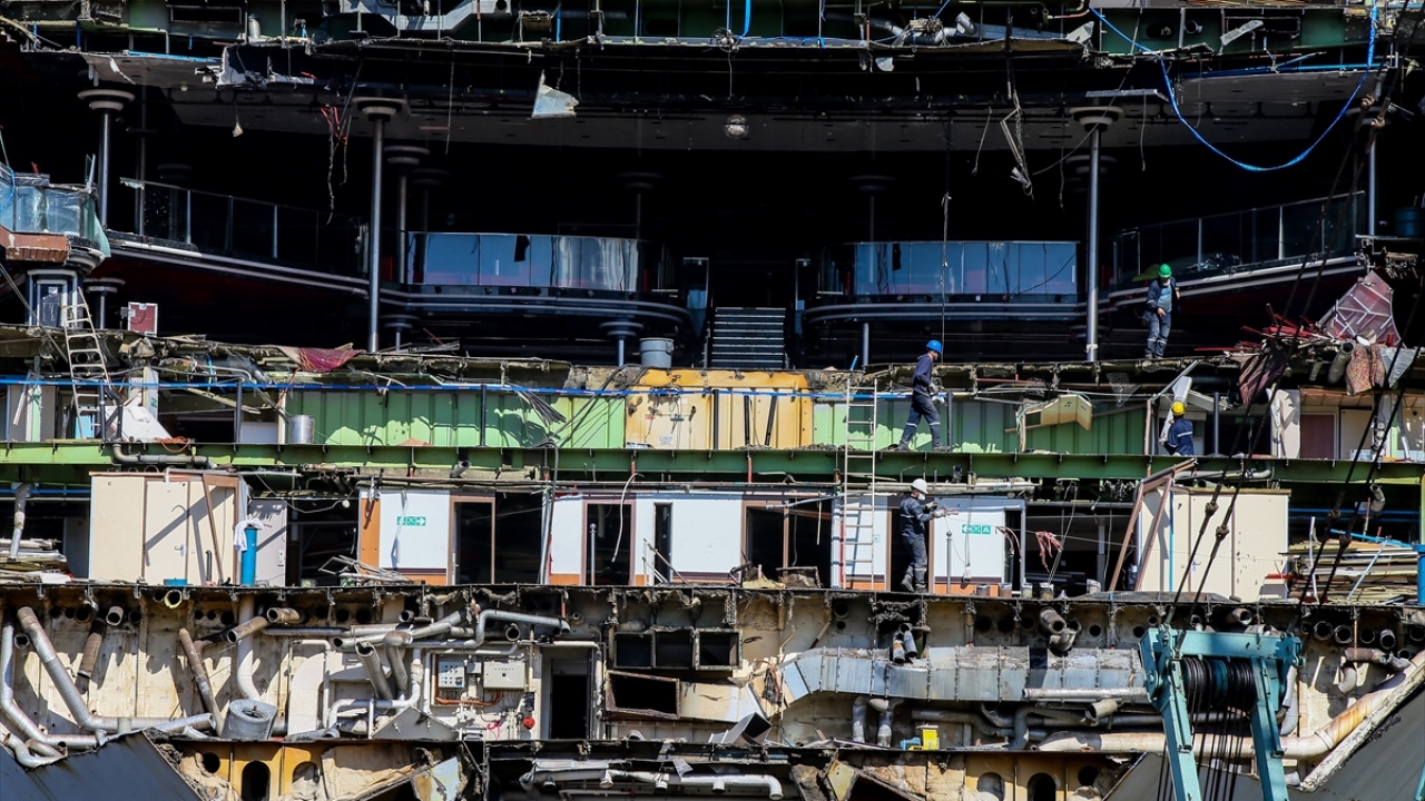 Özellikle son aylarda kruvaziyer gemilerin sökümlerinin arttığı bölgede, büyük kruvaziyer şirketleri, gemilerinin dönüşümü için Türk firmalarına güveniyor.