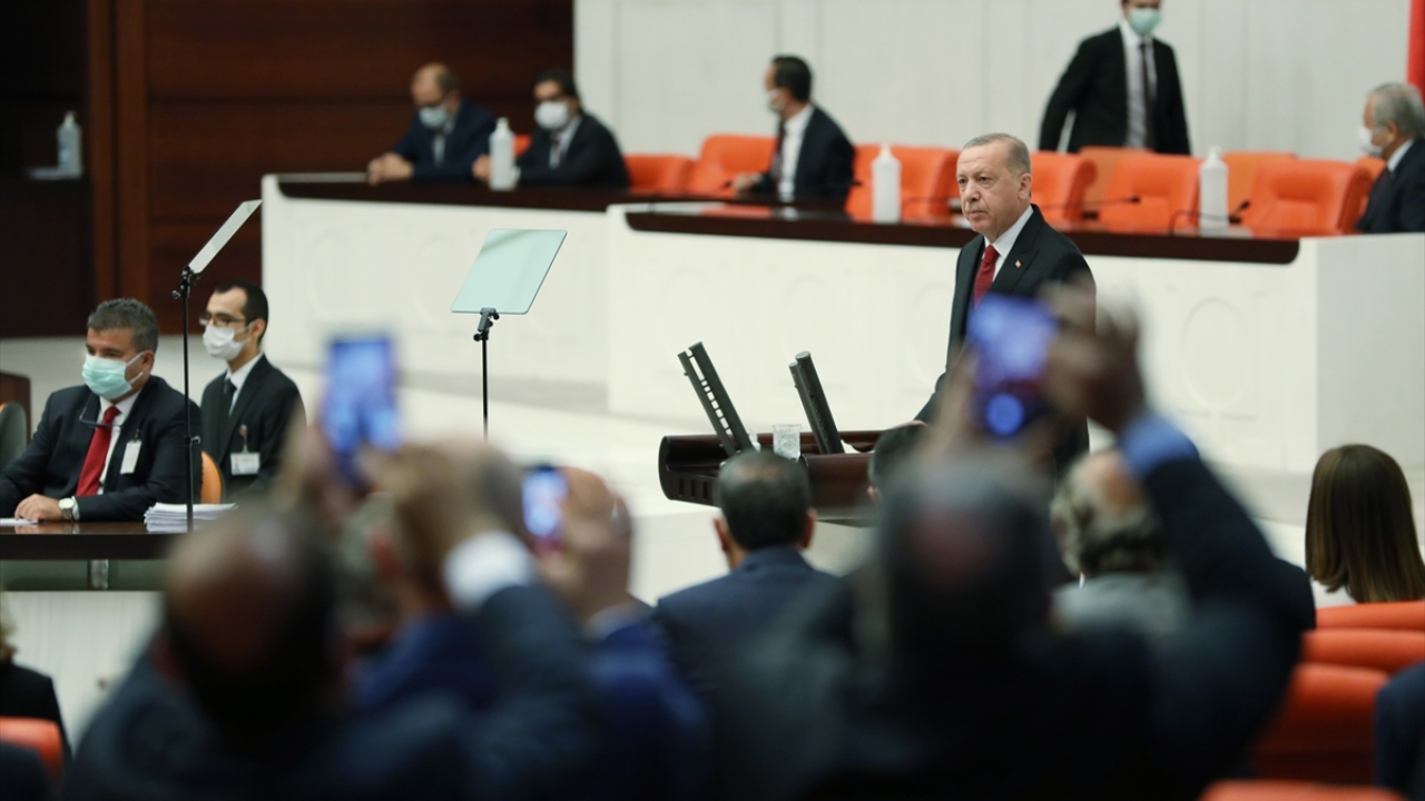 Meclisimizin yeni yasama yılında çok önemli çalışmalar gerçekleştireceğine inanıyorum. Yeni dönemde meclis çalışmalarına katkı verecek her partiden milletvekillerine şimdiden teşekkür ediyorum. 