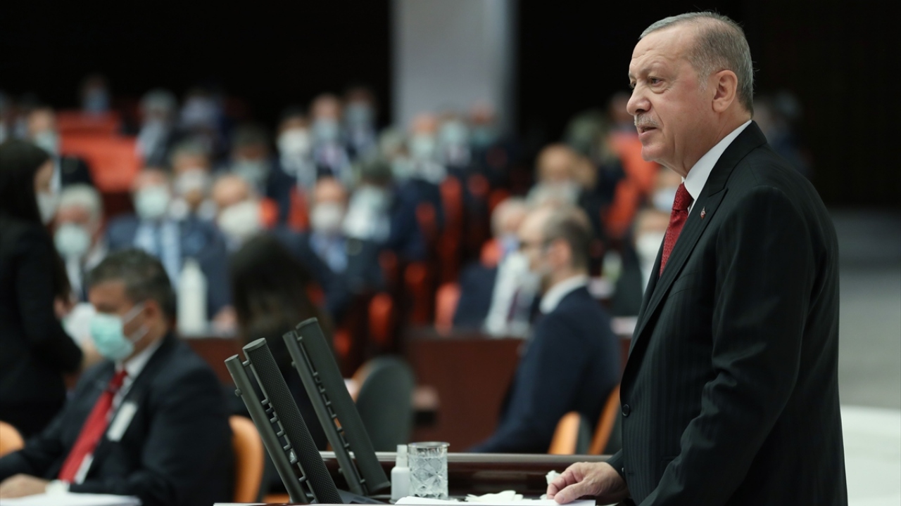 Türkiye`yi demokrasiye bedel ödemeden sahip olmuş bir ülke diye itham edenler, umarız 15 Temmuz gecesi bu bühtanlarından dolayı utanç duymuşlardır.