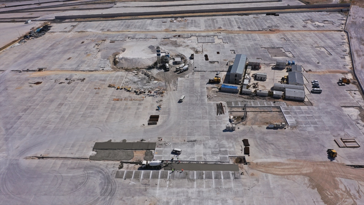 Açıklamada, söz konusu merkezde saha ve iç aydınlatmada enerji tasarrufu sağlayacak LED armatürler kullanıldığı kaydedildi.