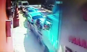 Freni boşalan kamyon 5 araç ve 1 motosiklete çarptı