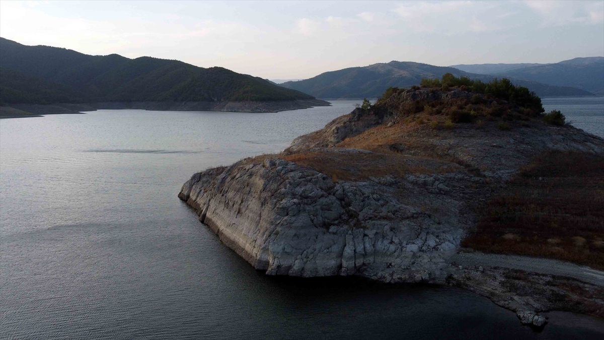 Her yıl binlerce ziyaretçinin uğrak yerlerinden Altınkaya Barajı sularının oluşturduğu kanyon, macera tutkunlarına ev sahipliği yapıyor. 