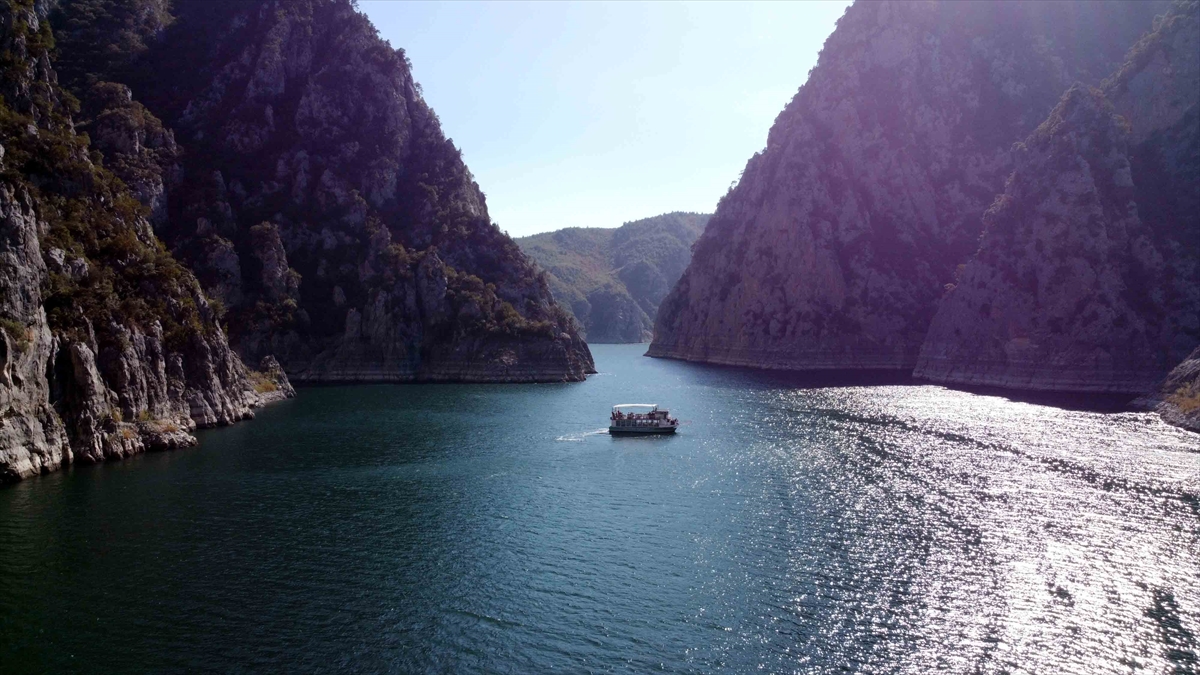 Türkiye Seyahat Acentaları Birliği (TÜRSAB) Orta Karadeniz Bölge Temsil Kurulu Başkanı Yılmaz Uzunlar,  kanyonda gezen yerli ve yabancı turistleri Covid-19 tedbirleriyle ağırladıklarını söyledi.