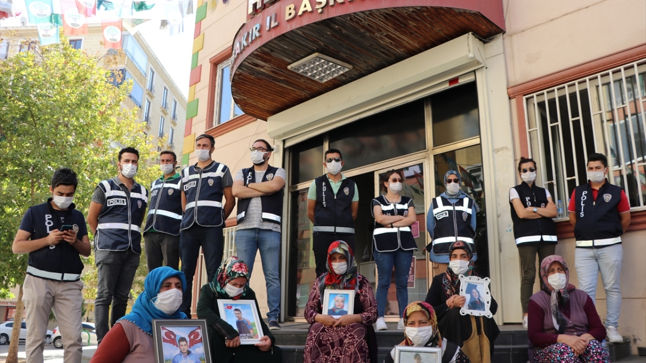 Çocuklarının dağa kaçırılmasından HDP`yi sorumlu tutan Diyarbakır annelerinin 3 Eylül 2019`da başlattığı oturma eylemi 396`ncı gününe girdi.