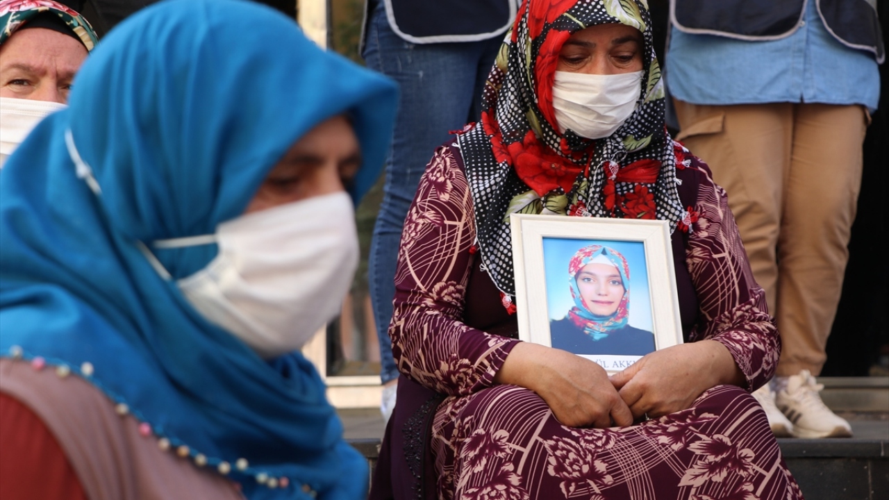 Kızına seslenen Akkuş, "Kızım sesini, kokunu özledim. Ne olur ses ver, yaşıyor musun bileyim." dedi.
