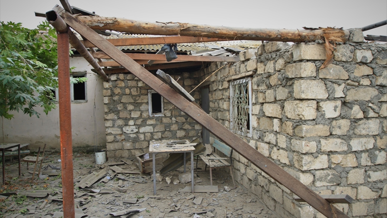 Ermenistan ordusunun Terter ve Ağdam bölgesine gerçekleştirdiği saldırıda çok sayıda binada büyük hasar oluştu.