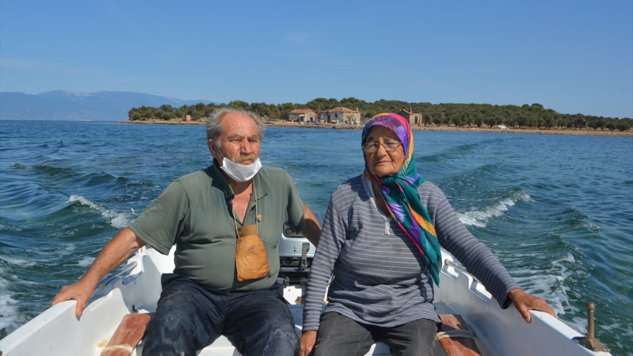 "Ada sahilinde eşimle çay kahve içerek vakit geçiriyoruz"