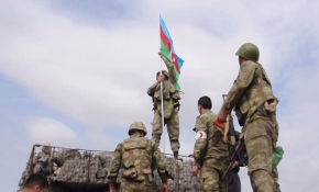 Azerbaycan'ın Milli Kahramanı İbrahimov'un şehit olduğu mevziye Azerbaycan bayrağı dikildi