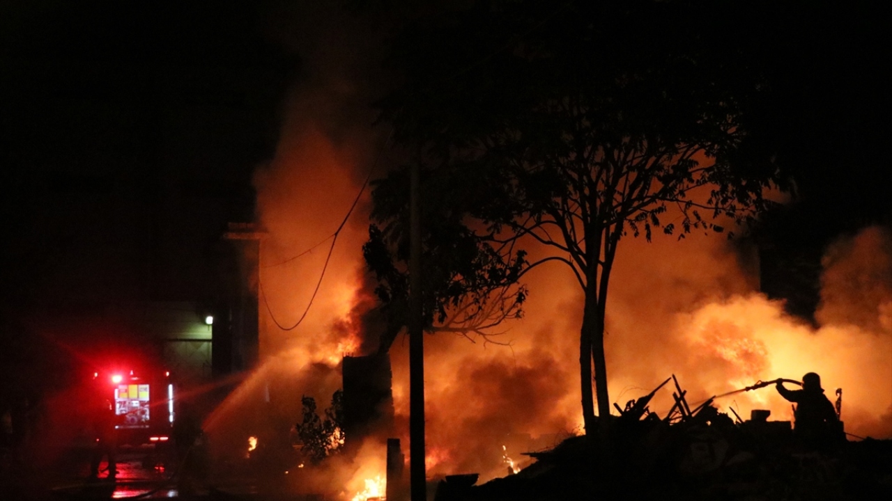 Yangının çıkış nedeni, yapılacak incelemenin ardından belirlenecek.