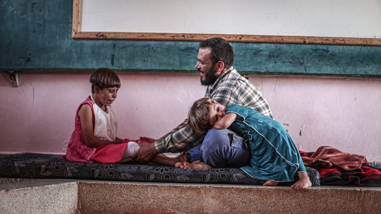 4 çocuk babası Sah, çaresizlikten dolayı yüreğinin acıyla dolu olduğunu belirterek, evladının yaşadığı durumu kimseye duyuramamanın üzüntüsüyle kahrolduğunu ifade etti.